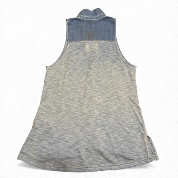 Abercrombie & Fitch Light Blue Collared Button Up Shirt - Picture 2 of 8